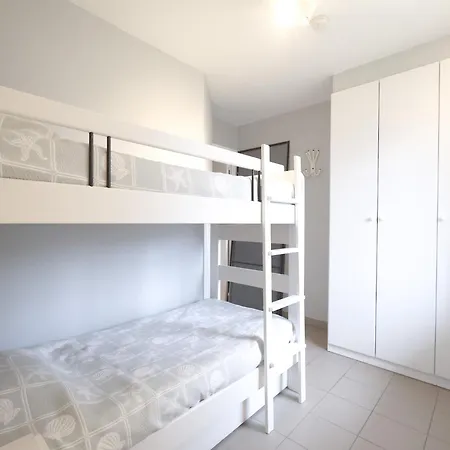 Plaza Zz14 With Sunny Terrace Apartment Oostduinkerke